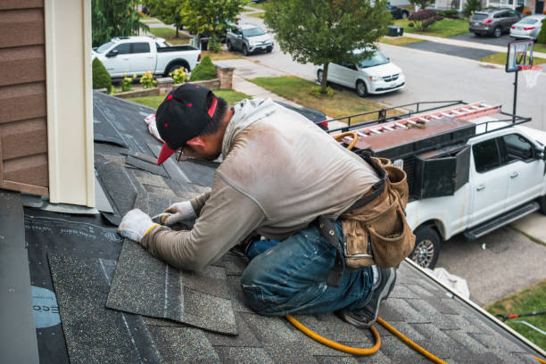 Professional Roofing technician working in Menlo, WA